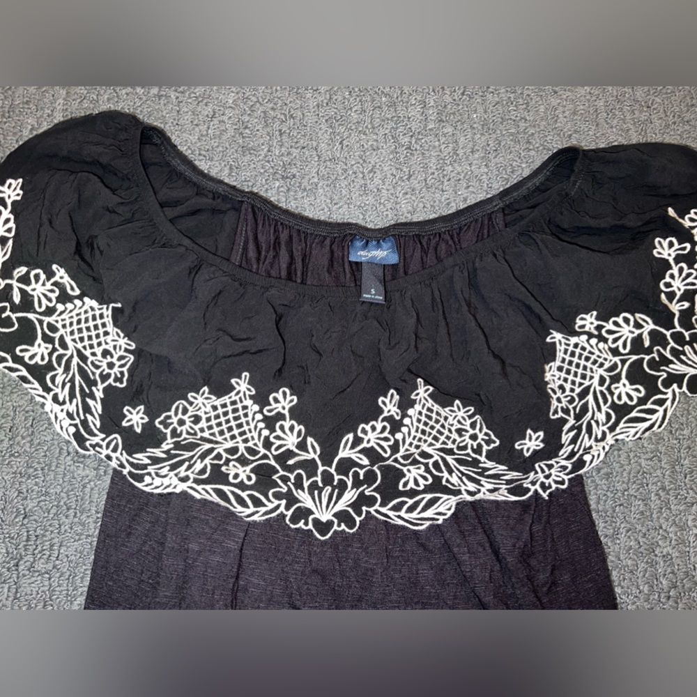 NWOT Daytrip Off The Shoulder Top